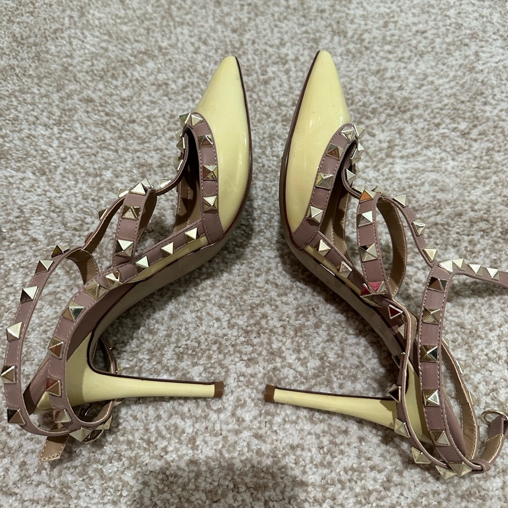 Studded Pointed-Toe Yellow High Heels - Picture 5 of 7